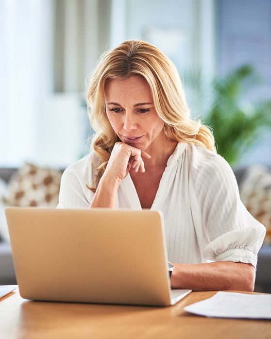 Screen printer working on screen